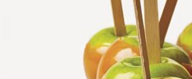 Сладкие яблоки на палочке. Карамельные яблоки: рецепт древнего лакомства. Блюда с карамелизованными яблоками